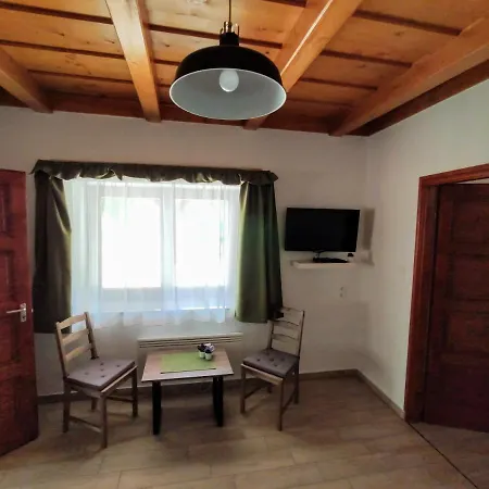 Kishid Vendeghaz Apartament *
