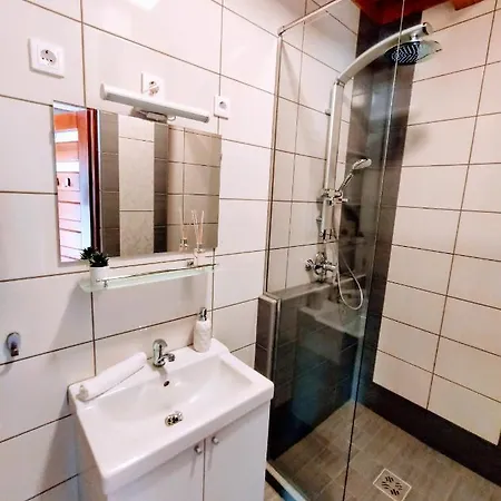 Kishid Vendeghaz Apartmán *